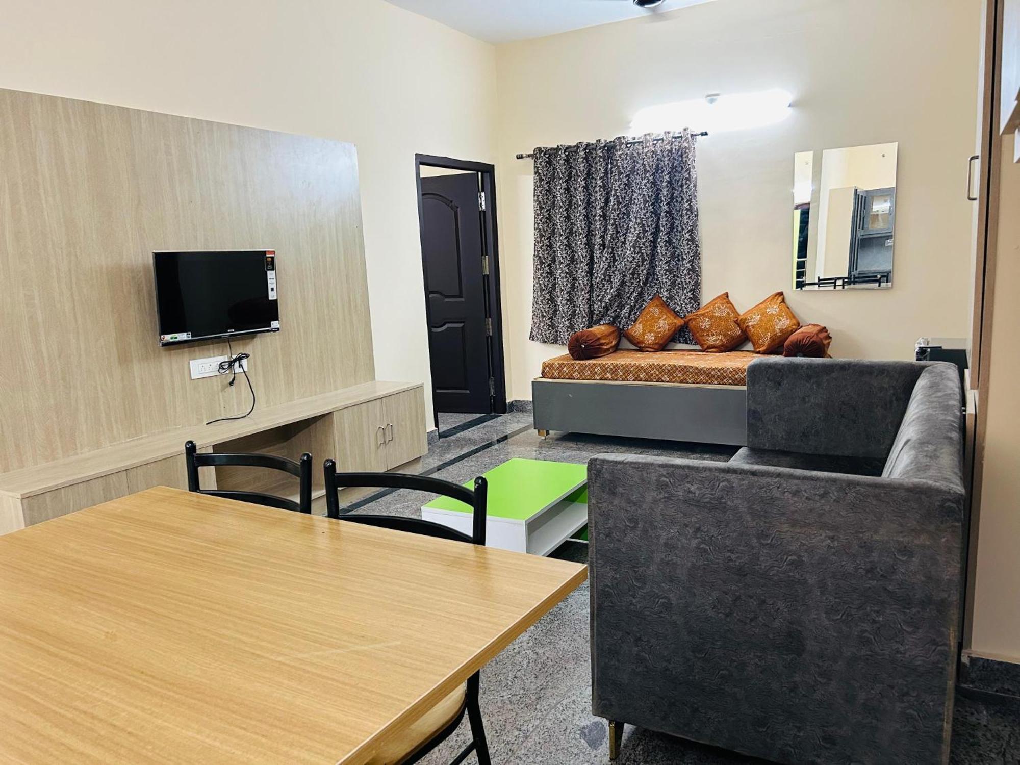 Y Stay Homestay Tirupati Esterno foto