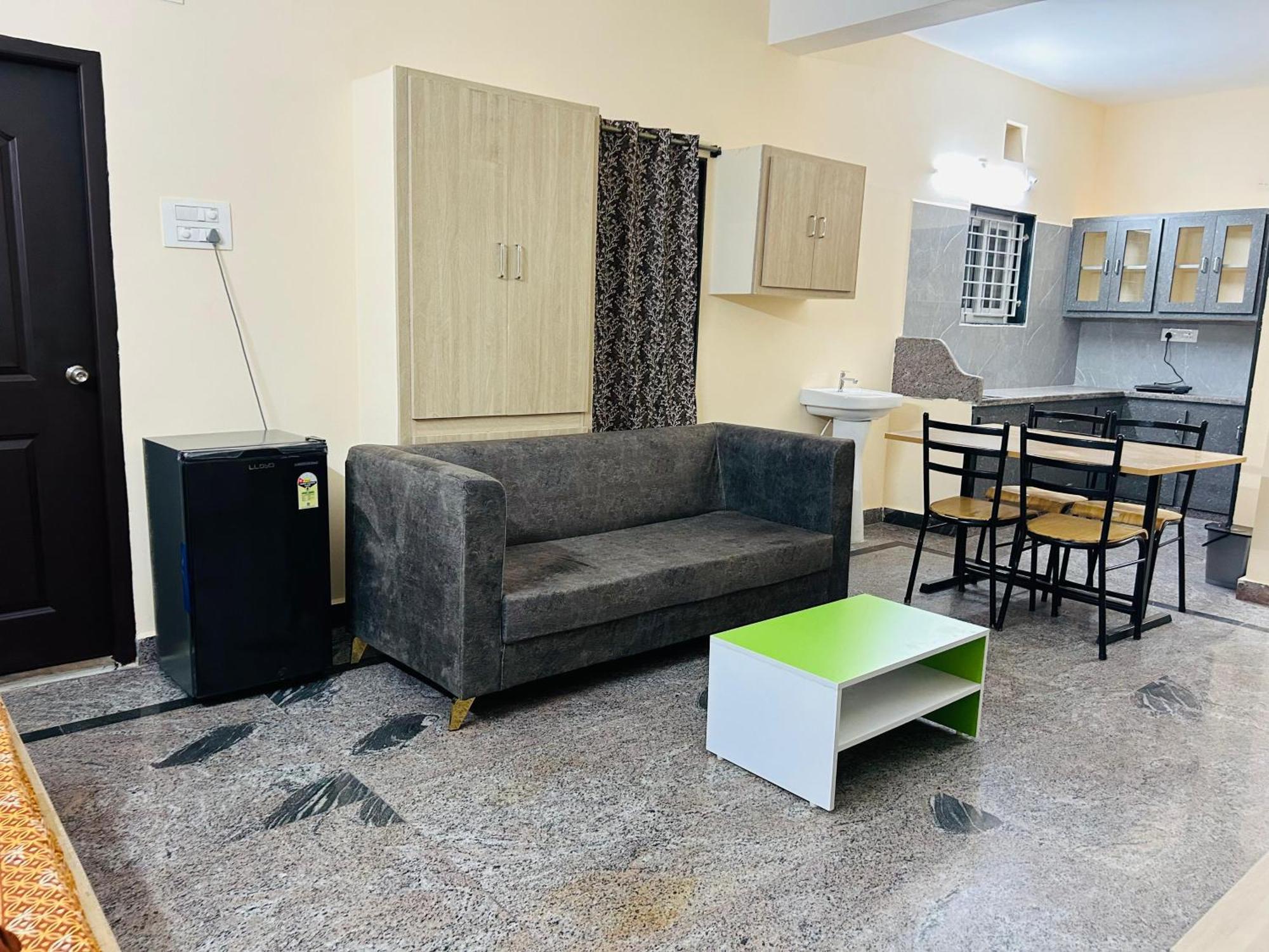 Y Stay Homestay Tirupati Esterno foto